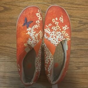 Lightly worn UIN loafers. Very comfortable.